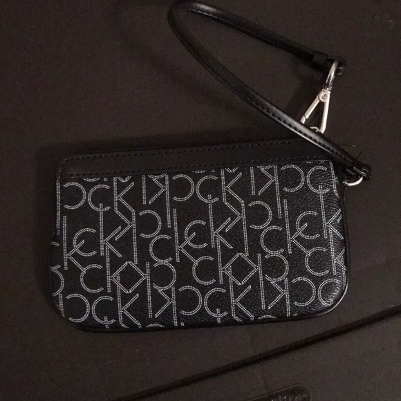 BRAND NEW Calvin Klein Wristlet - Picture 3 of 4